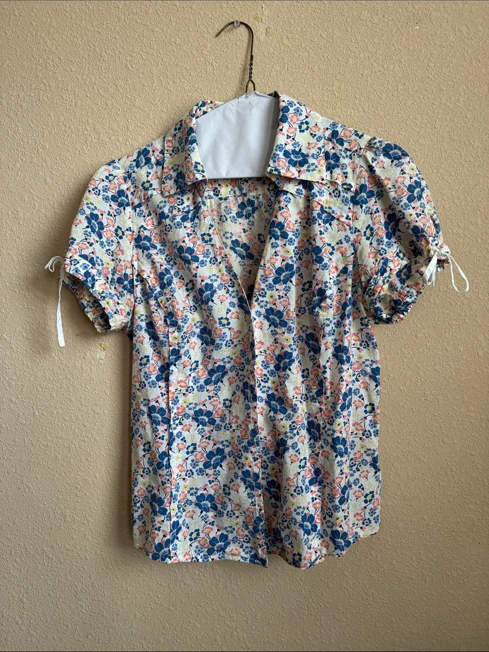 Guess Vintage Floral Button-Front Short Sleeve Blouse